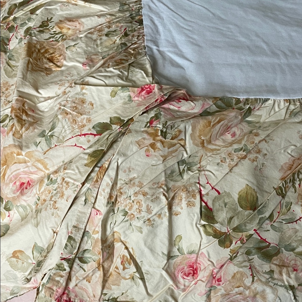 Lauren Ralph Lauren Queen Size Floral Bedskirt.